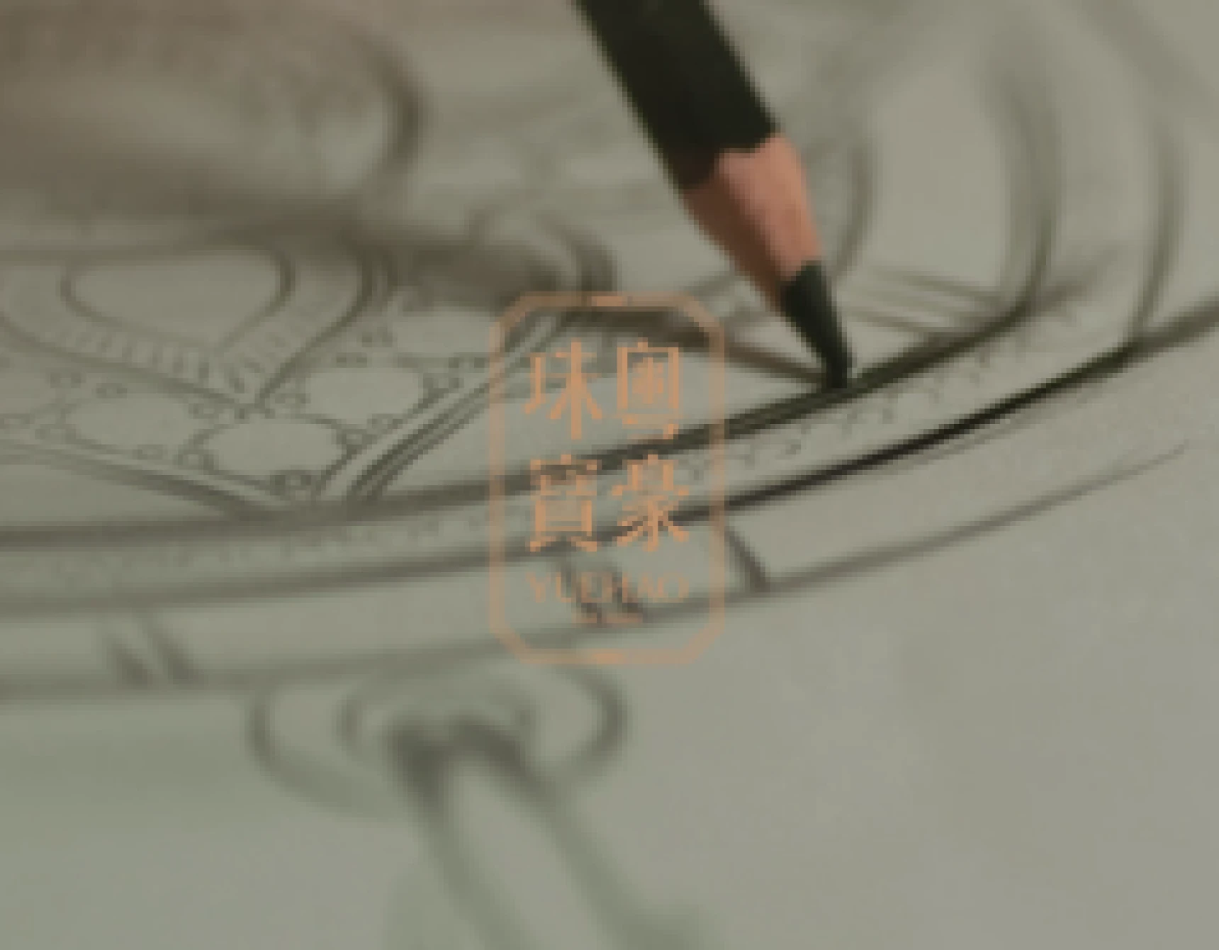 Mother-of-pearl back view